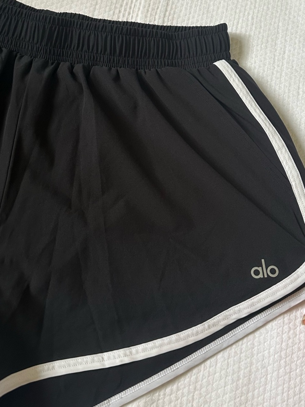 Alo Yoga Ivy League Dolphin Shorts in Black Small - Picture 4 of 5